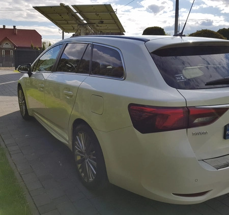 Toyota Avensis cena 74900 przebieg: 125000, rok produkcji 2016 z Kraków małe 154